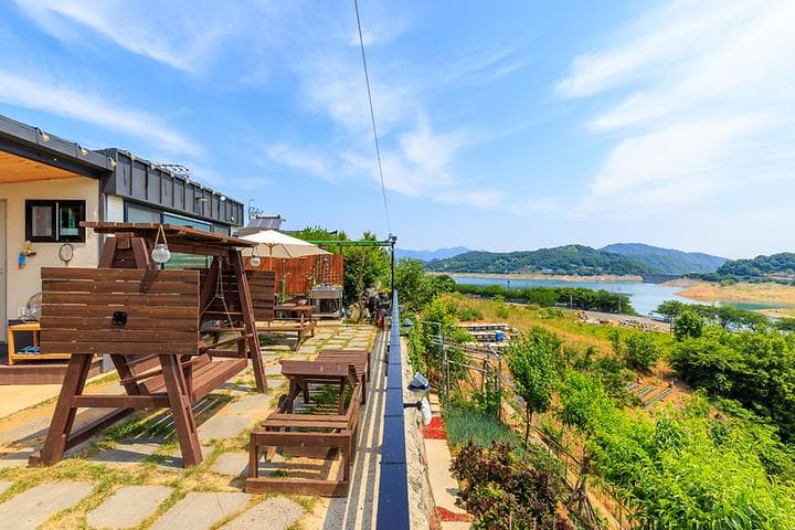 황매산 문워크 카라반 펜션 캠핑 대표 이미지